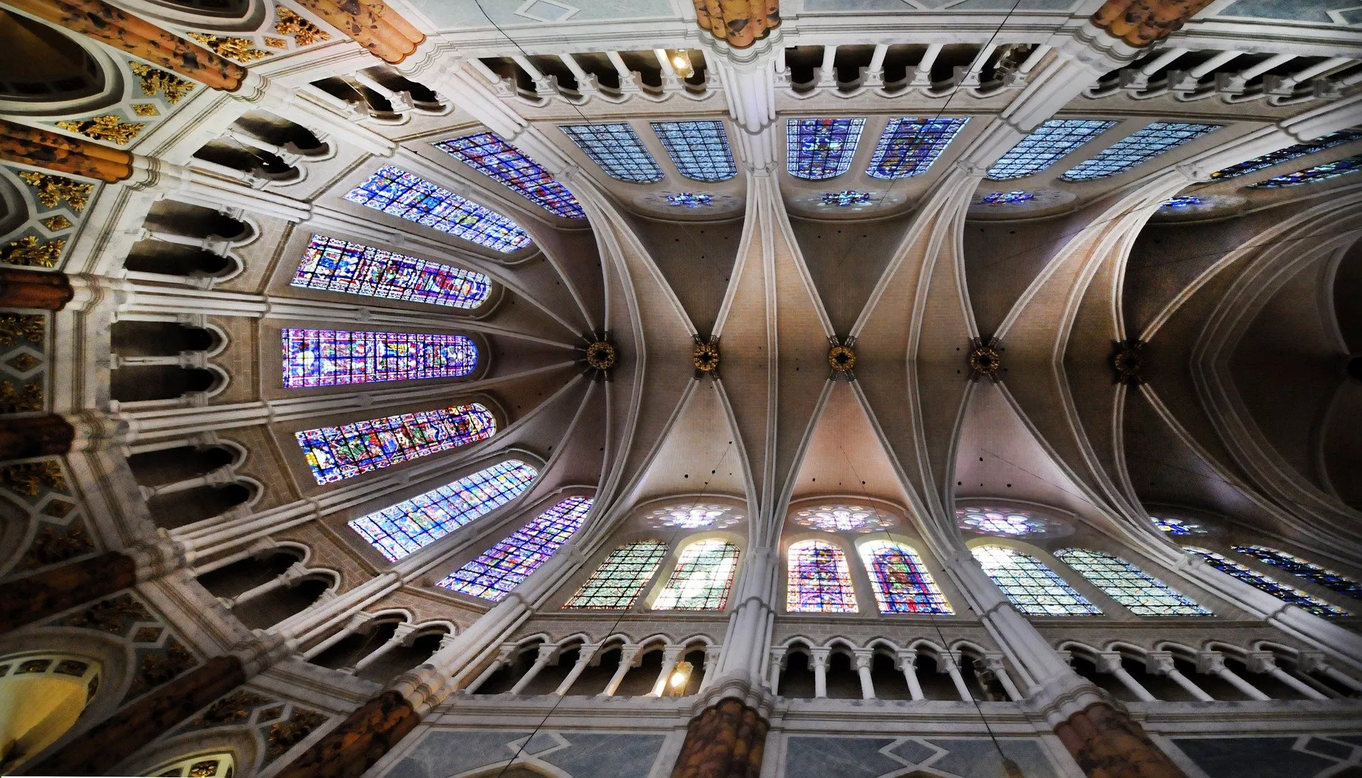 Main image of article: Le bleu de Chartres.